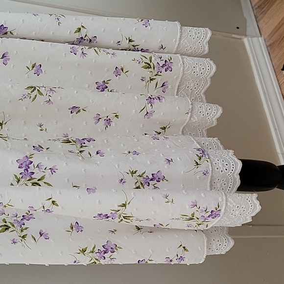 Dainty Floral Dress - Picture 4 of 7